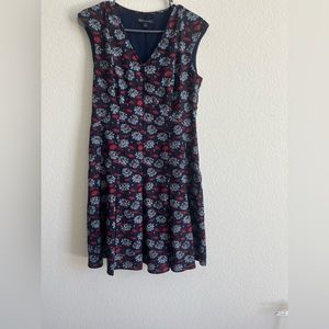 Brooks Brothers Navy floral knee length dress with zip on side in size 4